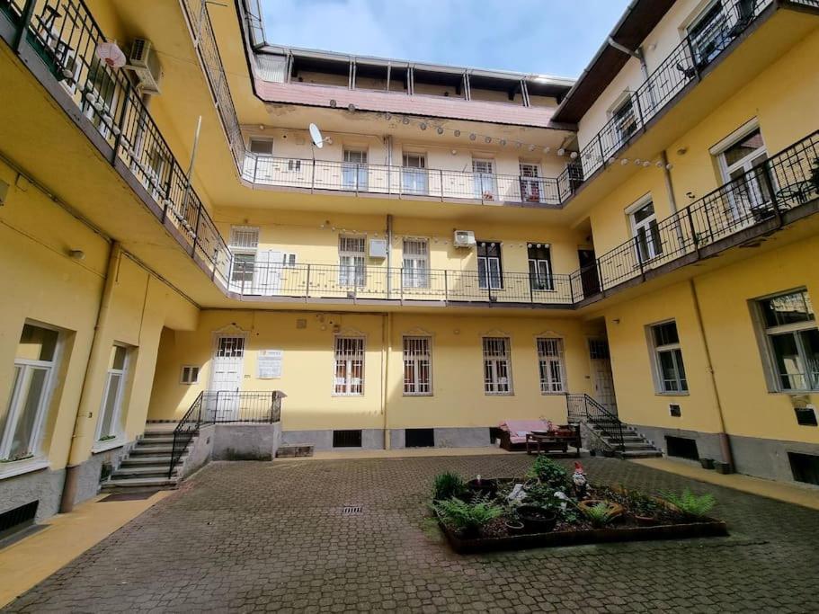 מישקולץ Vintage Apartman In City Center מראה חיצוני תמונה