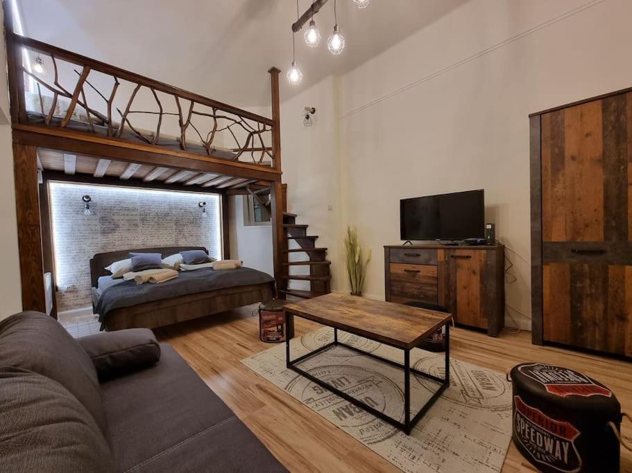 מישקולץ Vintage Apartman In City Center מראה חיצוני תמונה
