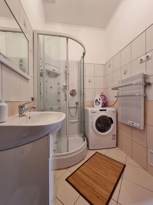 מישקולץ Vintage Apartman In City Center מראה חיצוני תמונה